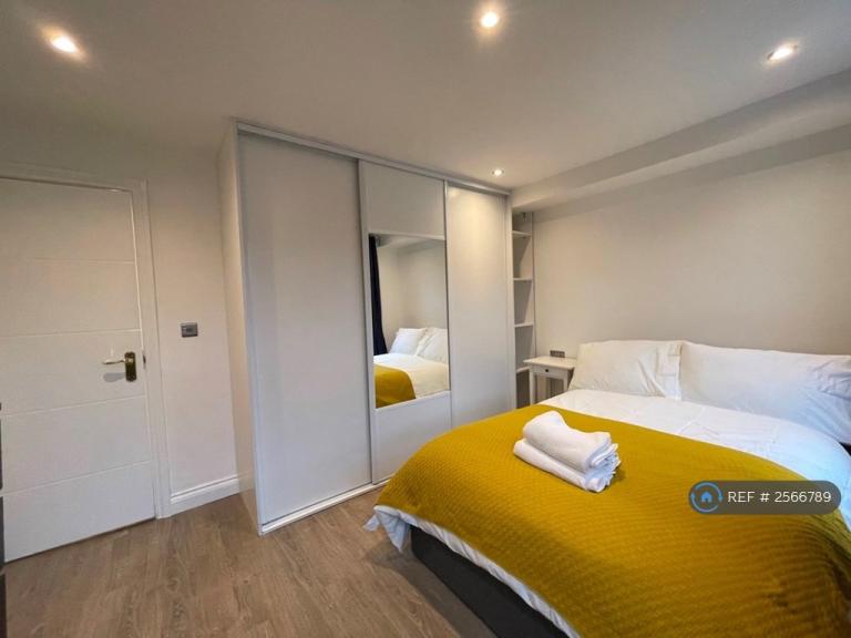 Room Waylen Street in Reading