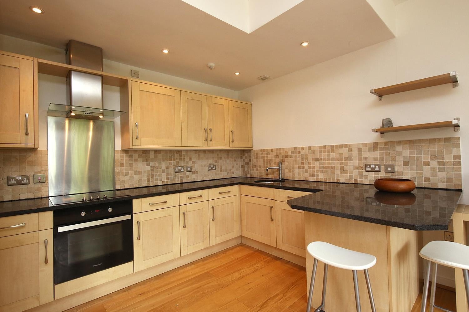 Flat Ninian Road in Cardiff