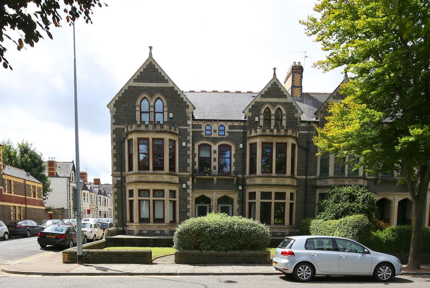 Flat Ninian Road in Cardiff