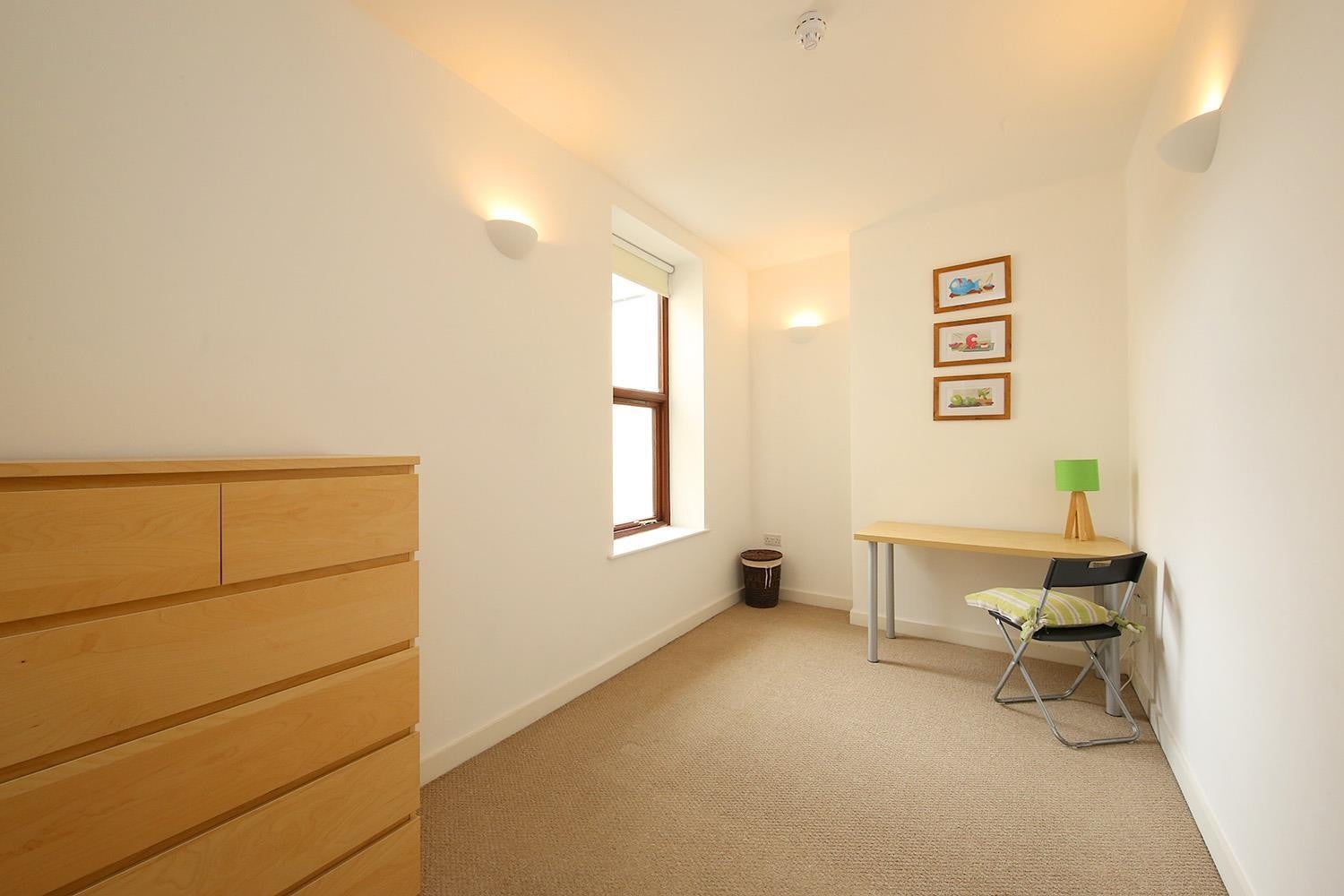 Flat Ninian Road in Cardiff