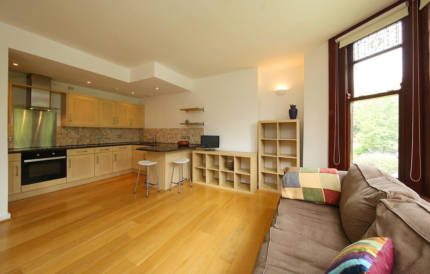 Flat Ninian Road in Cardiff