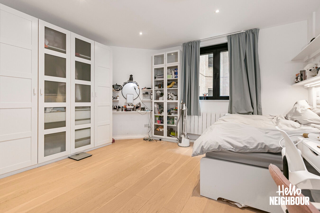 Flat Point W Access Road in Greater London