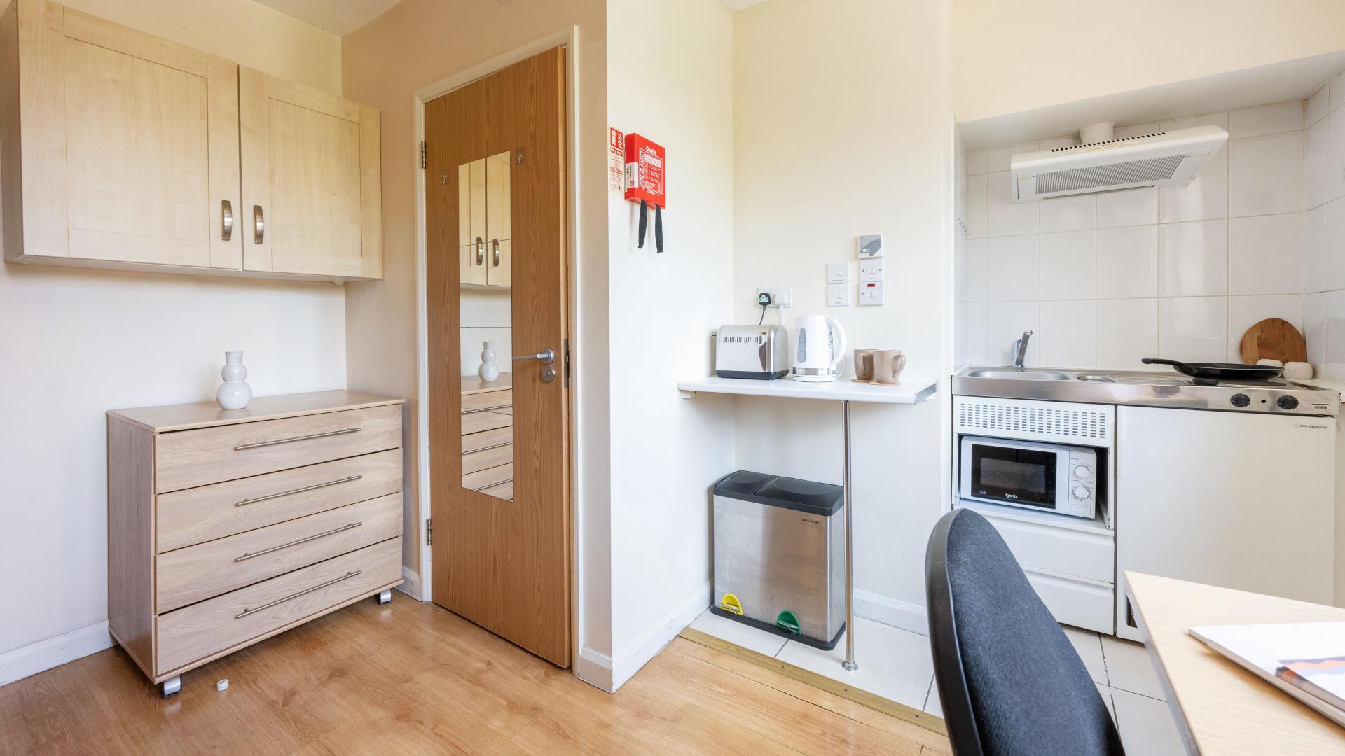 Room Flodden Road in Greater London