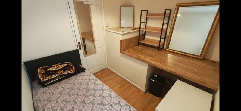 Room Marissal Road in Bristol