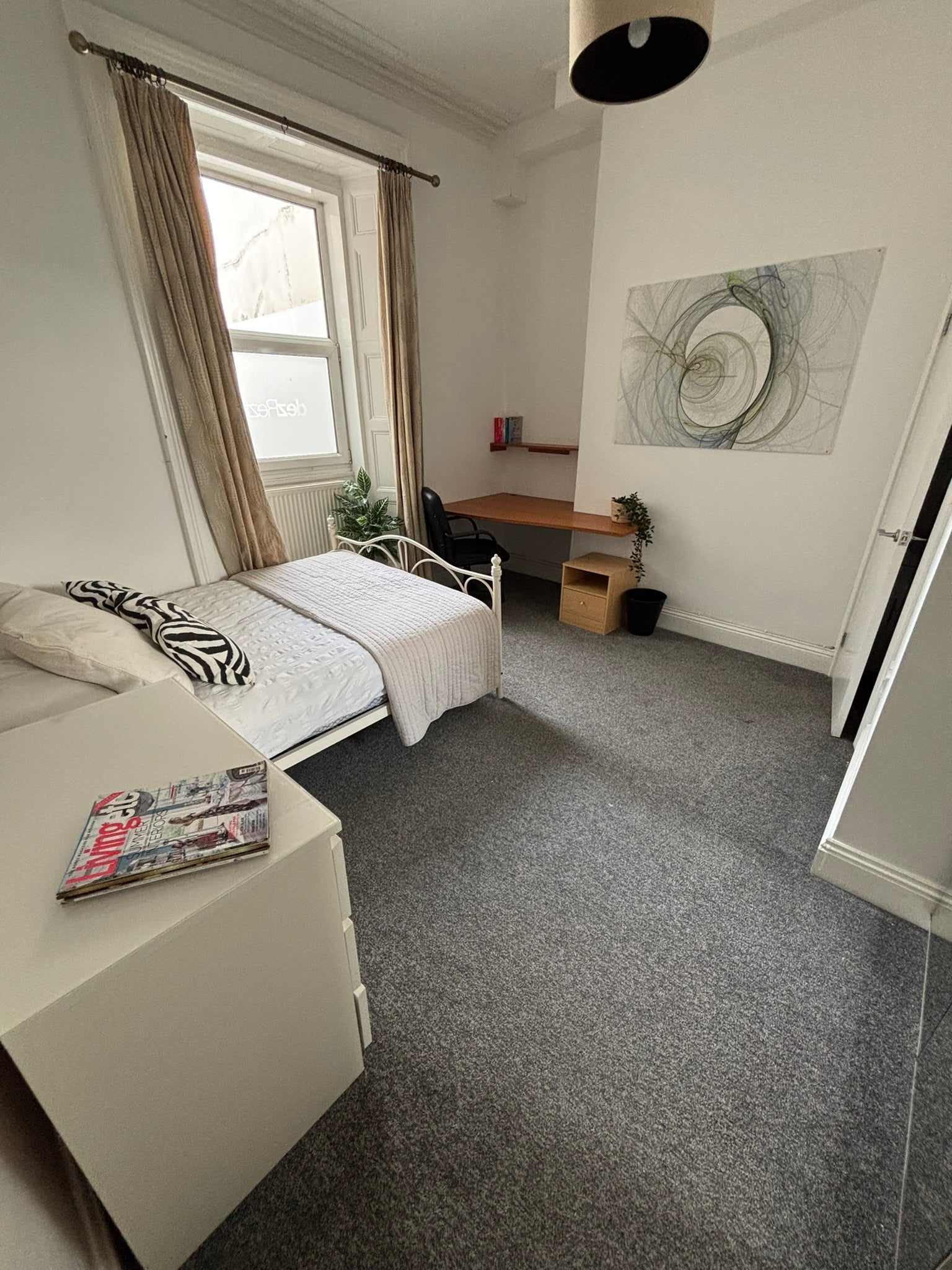Room North Road East in Plymouth