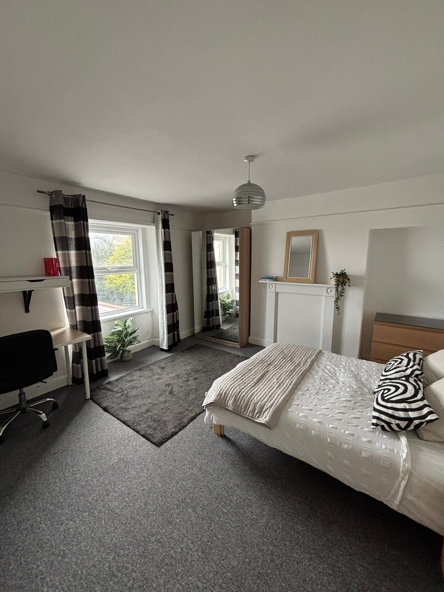 Room North Road East in Plymouth
