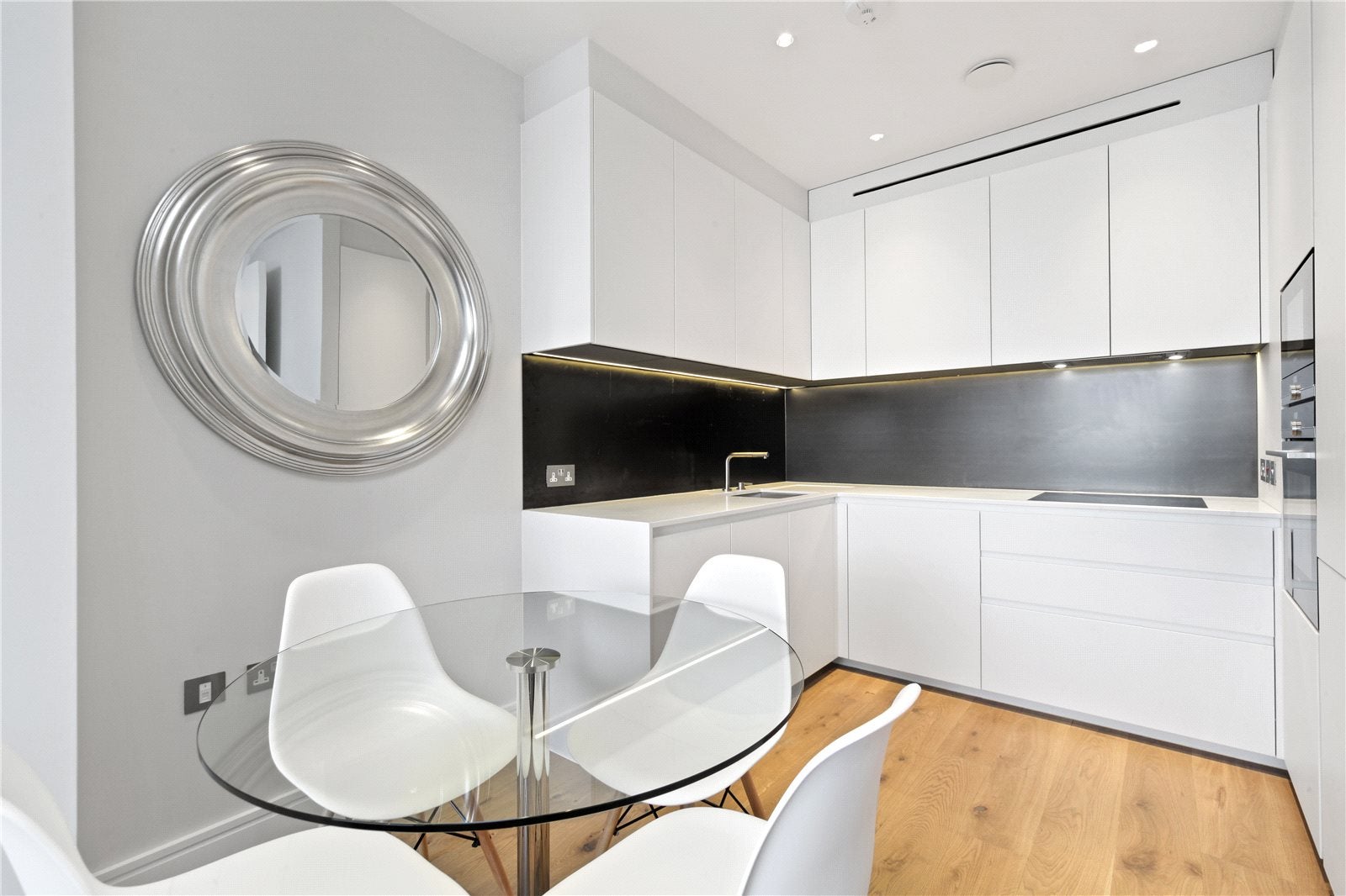Flat Salusbury Road in Greater London
