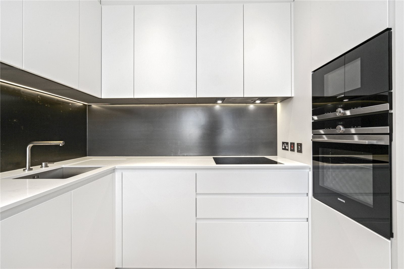 Flat Salusbury Road in Greater London