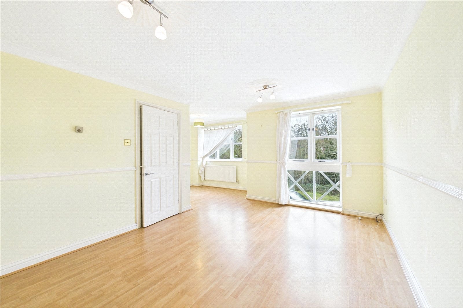 House Coltsfoot Close in Burghfield Common