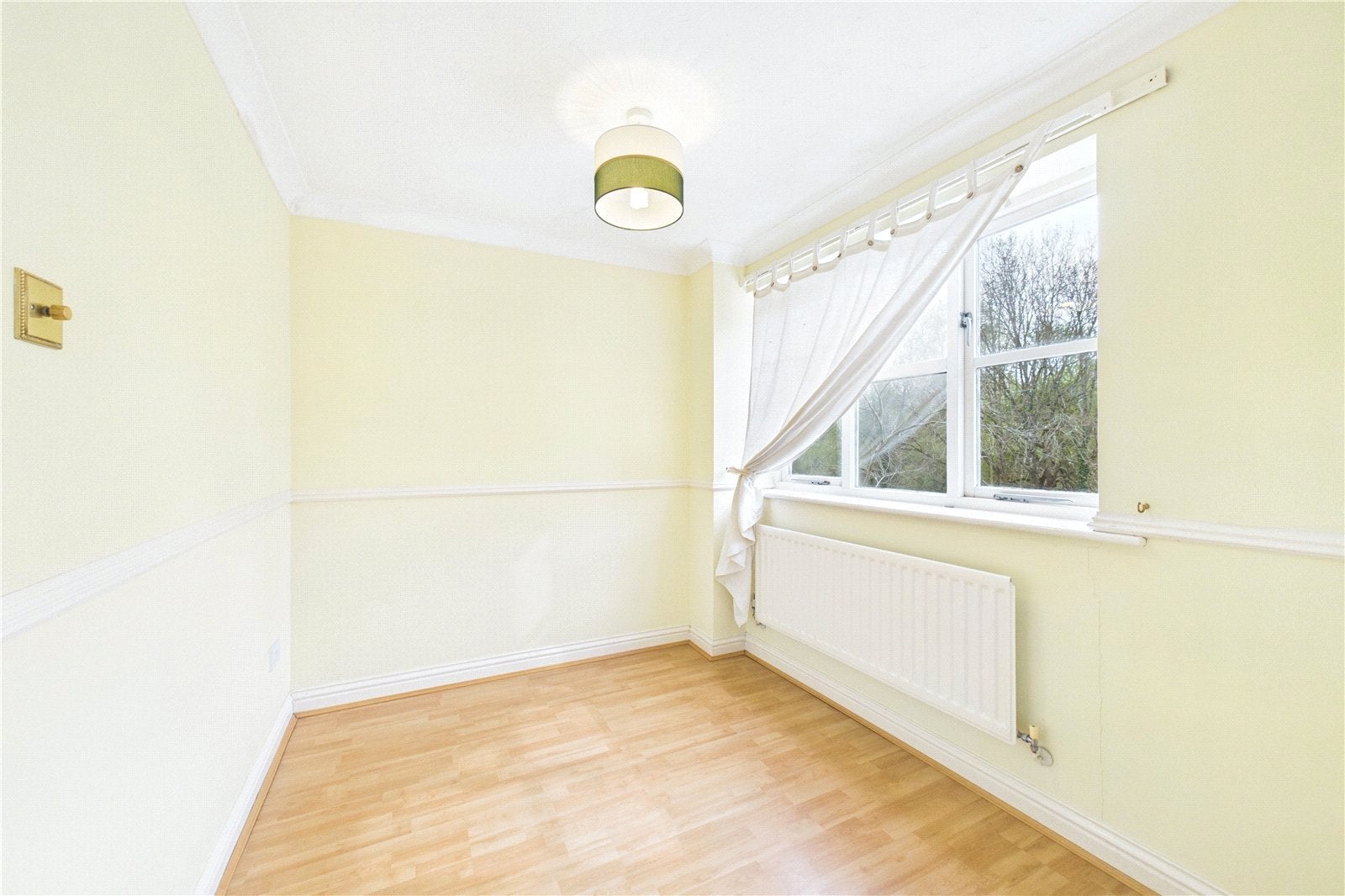 House Coltsfoot Close in Burghfield Common