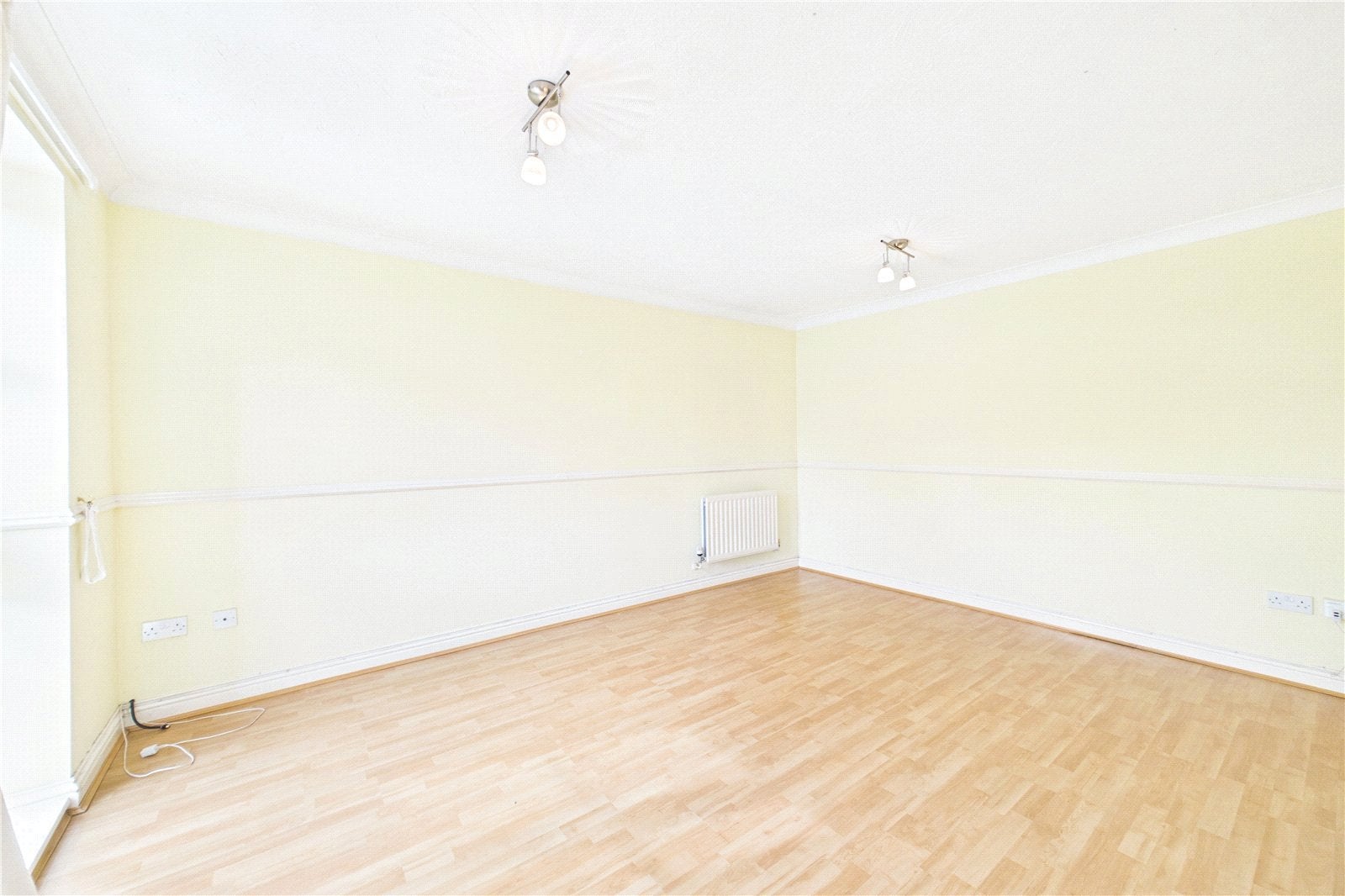 House Coltsfoot Close in Burghfield Common