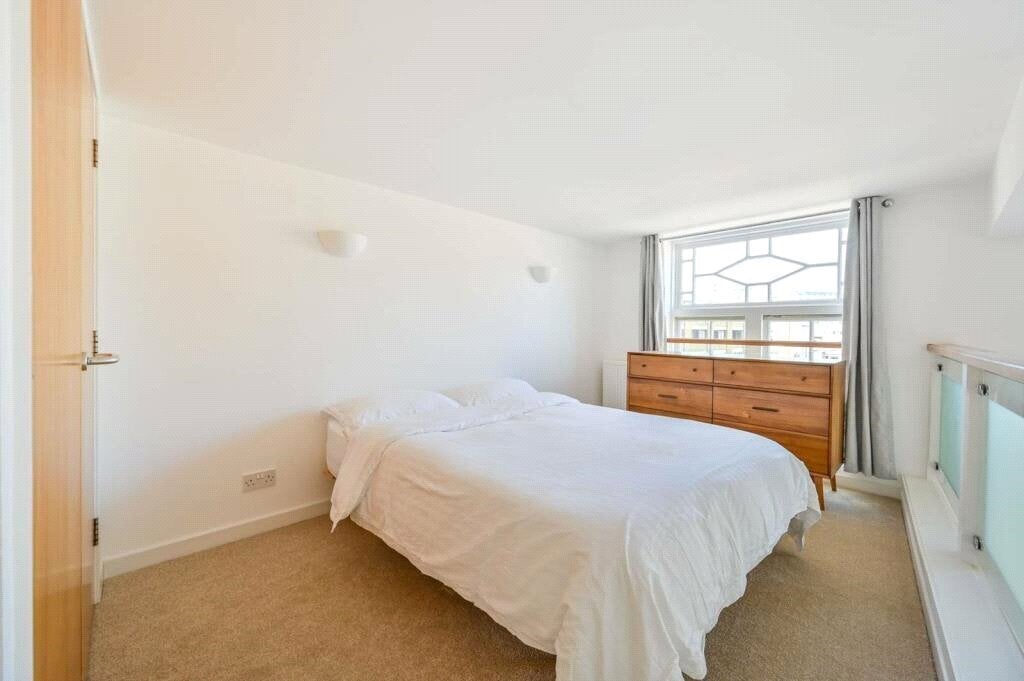 Flat Farrance Street in Greater London