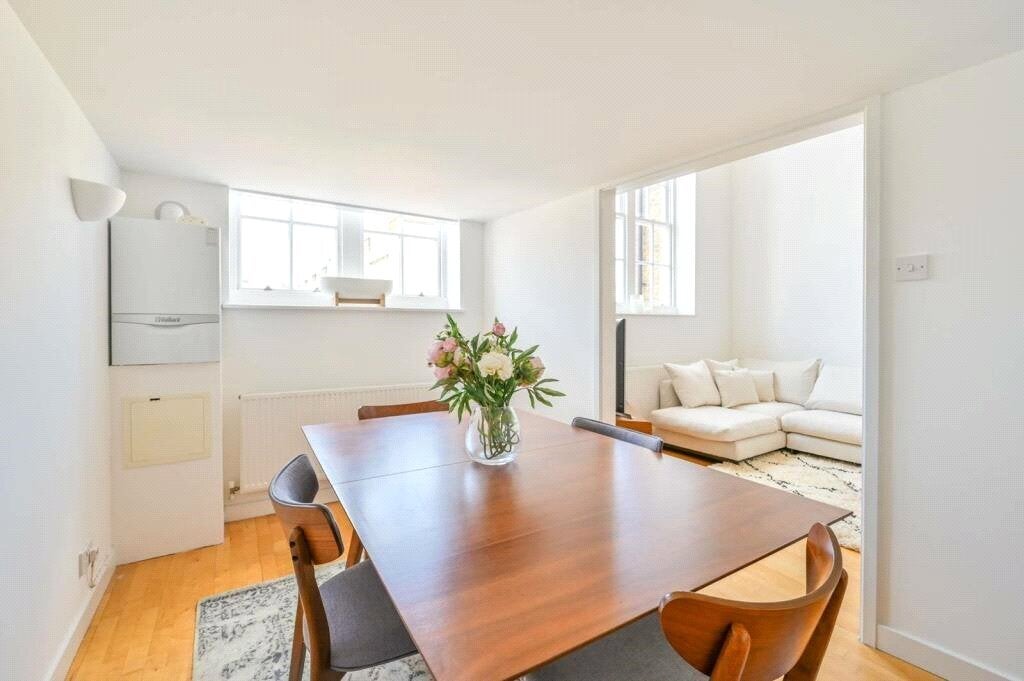 Flat Farrance Street in Greater London