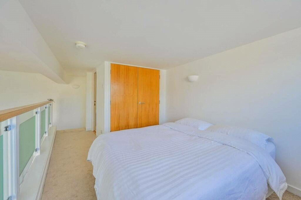 Flat Farrance Street in Greater London
