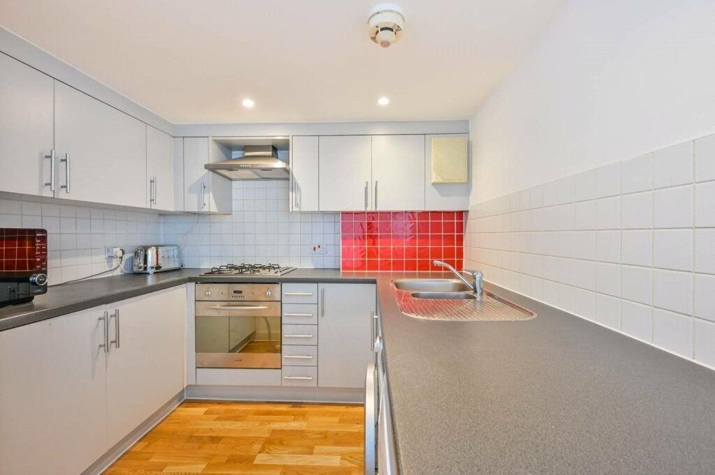 Flat Farrance Street in Greater London