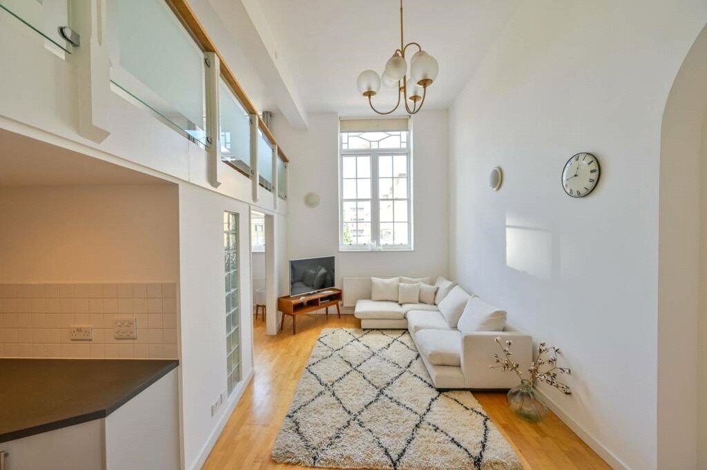 Flat Farrance Street in Greater London