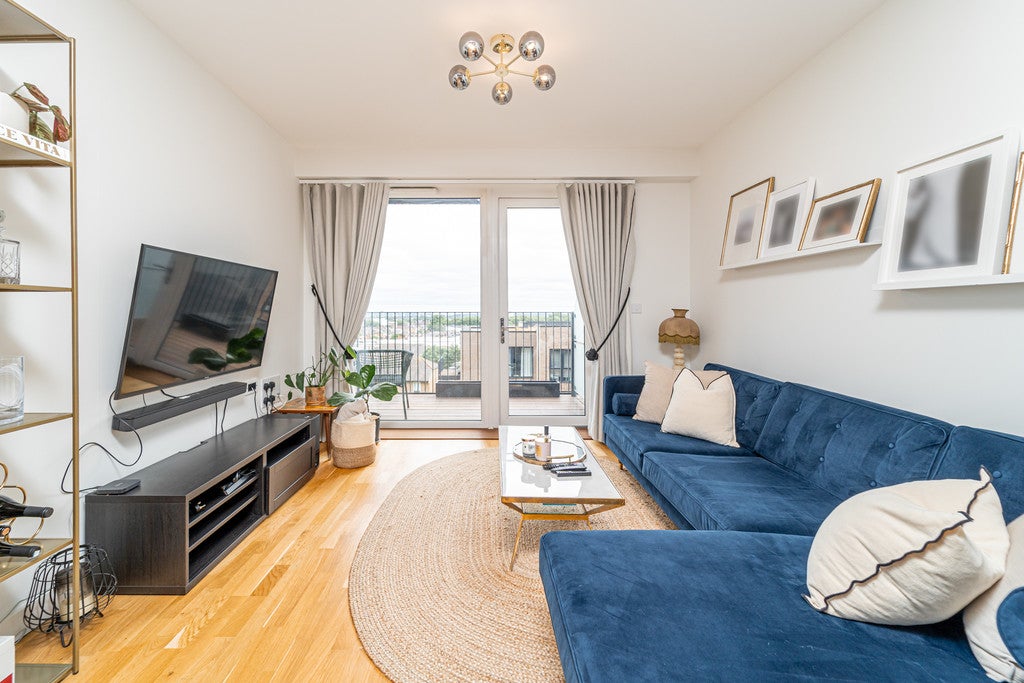 Flat Hampden Road in Greater London