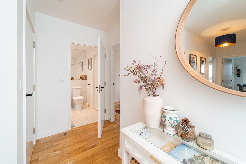 Flat Hampden Road in Greater London