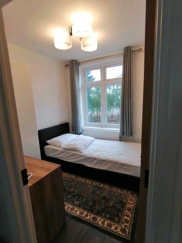 Room Southmead Road in Bristol