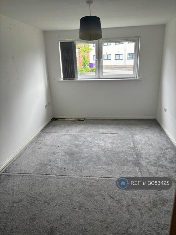 Flat Lowbridge Court in Liverpool