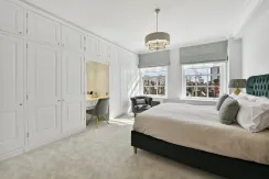 Flat Grosvenor Square in City of Westminster