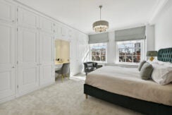 Flat Grosvenor Square in City of Westminster