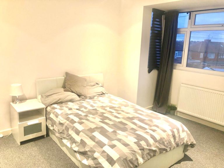 Flat Chartley Avenue in Greater London
