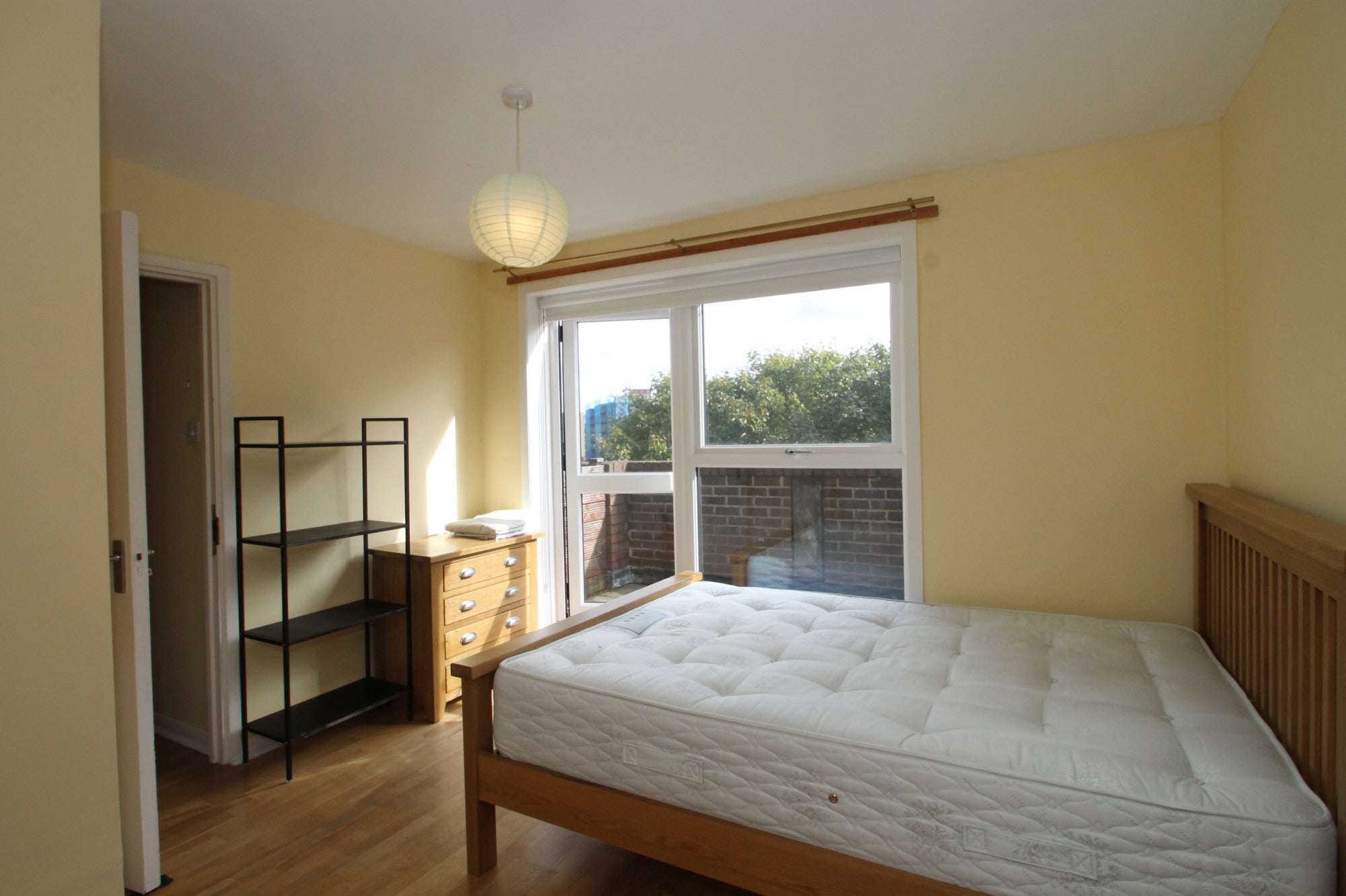 Flat Chillingworth Road in Greater London