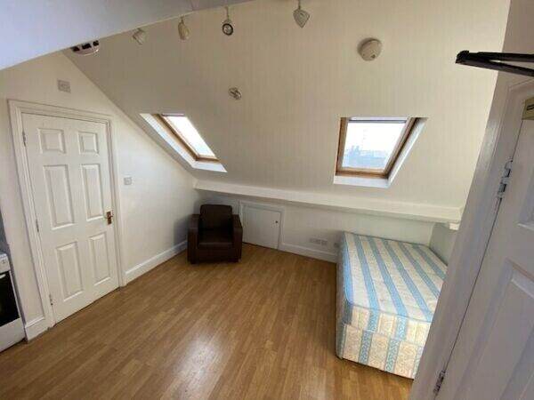 Flat Sulgrave Road in Greater London
