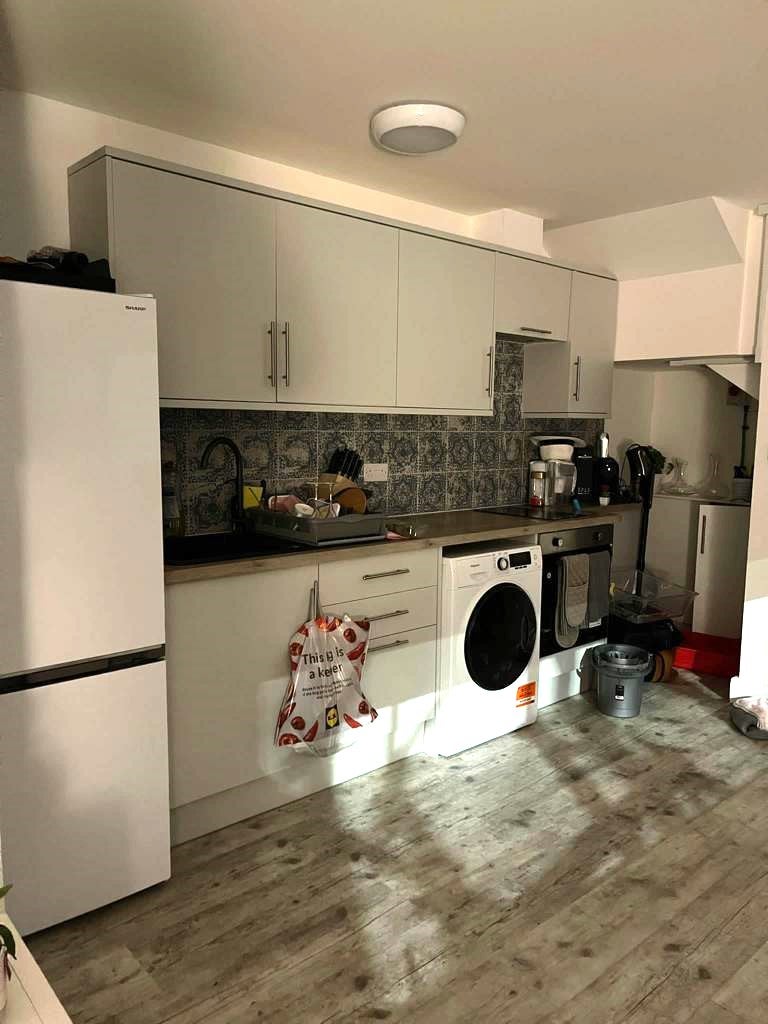Flat Woolwich Road in Greater London
