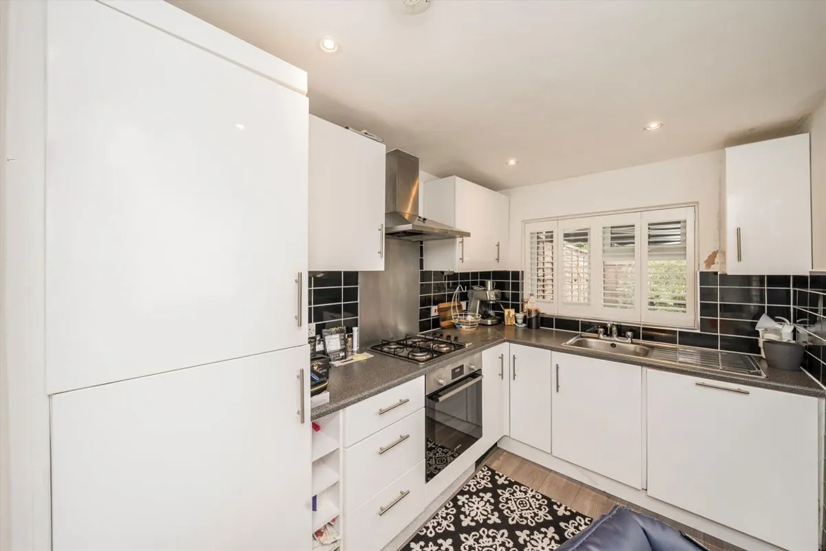 Flat Whitton Road in Greater London