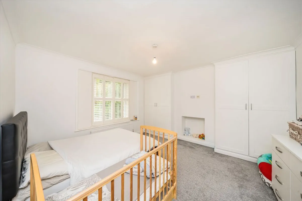 Flat Whitton Road in Greater London