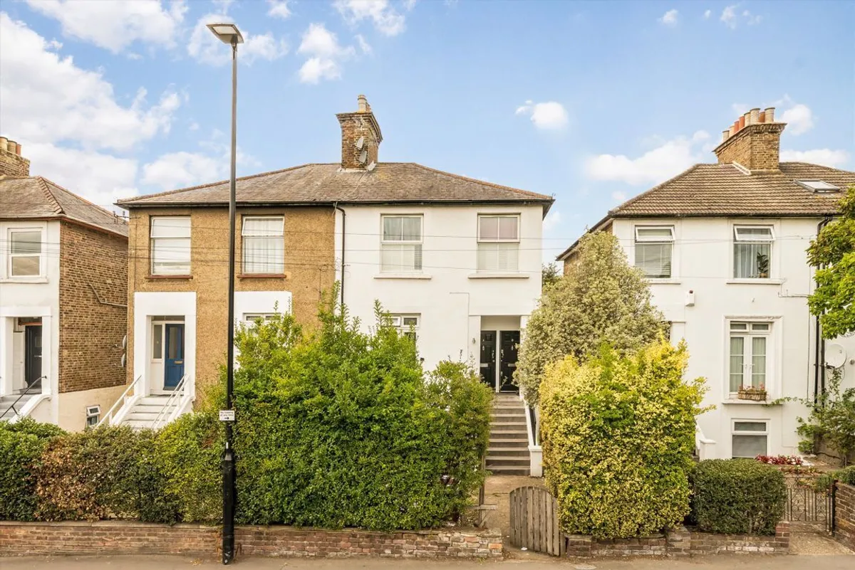 Flat Whitton Road in Greater London
