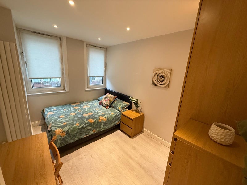 Room Wallis Close in Greater London