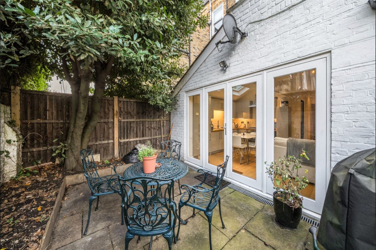 Flat Waldemar Avenue in Greater London