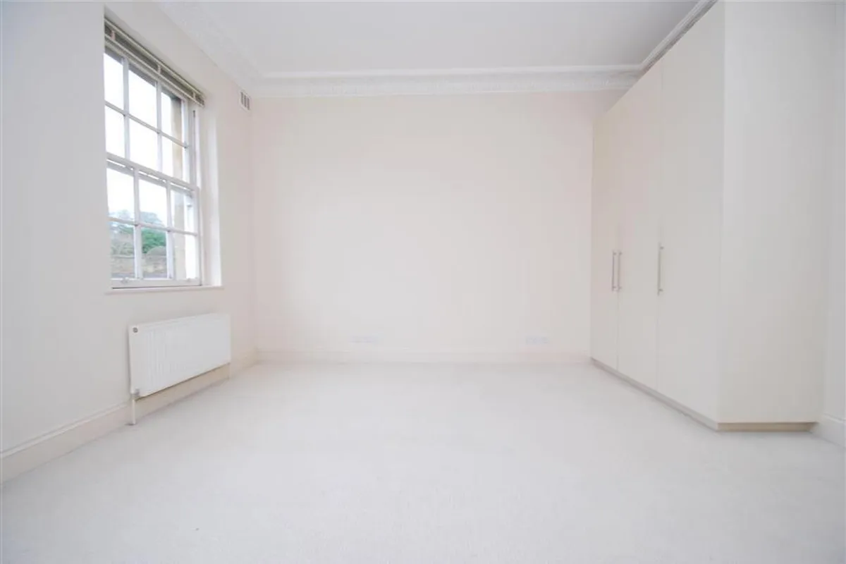 Flat Lansdown Place West in Bath