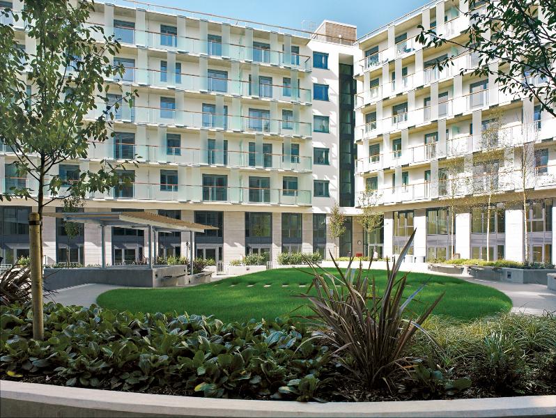 Flat Empire Way in Greater London