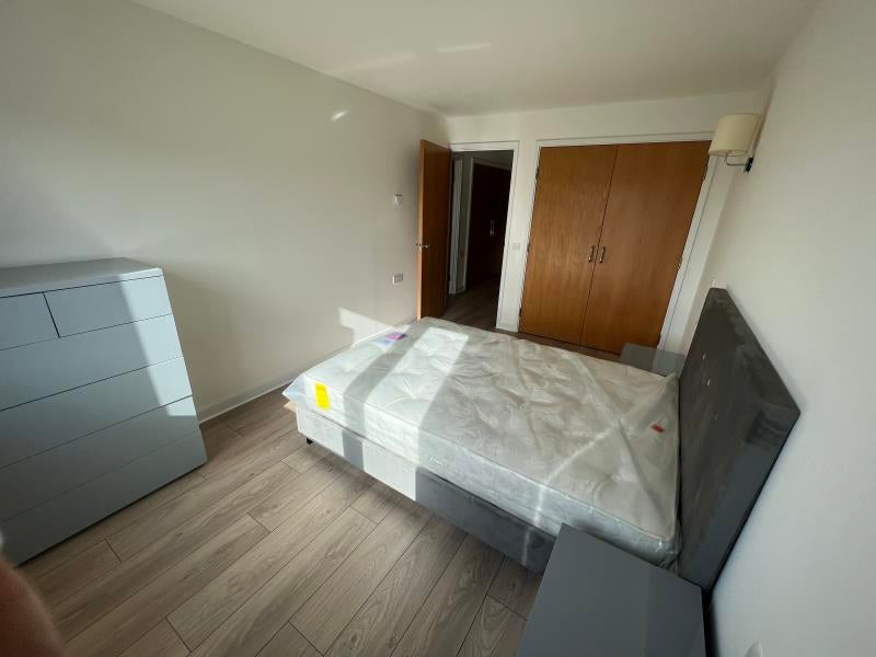 Flat Empire Way in Greater London