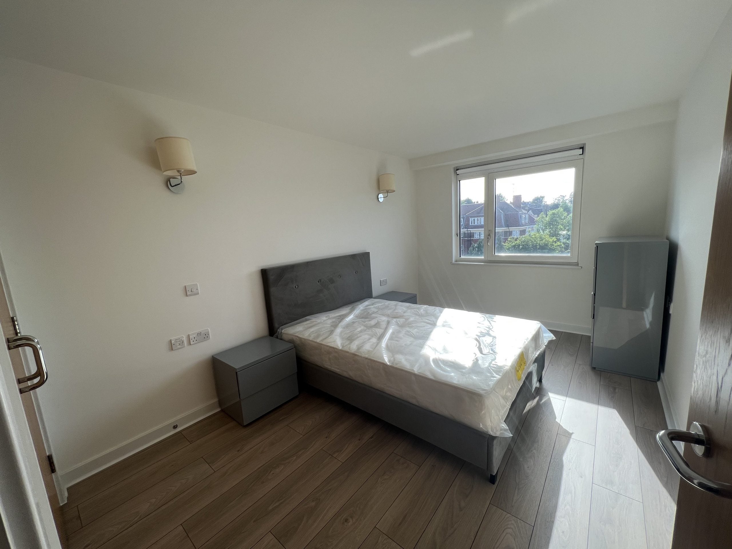 Flat Empire Way in Greater London