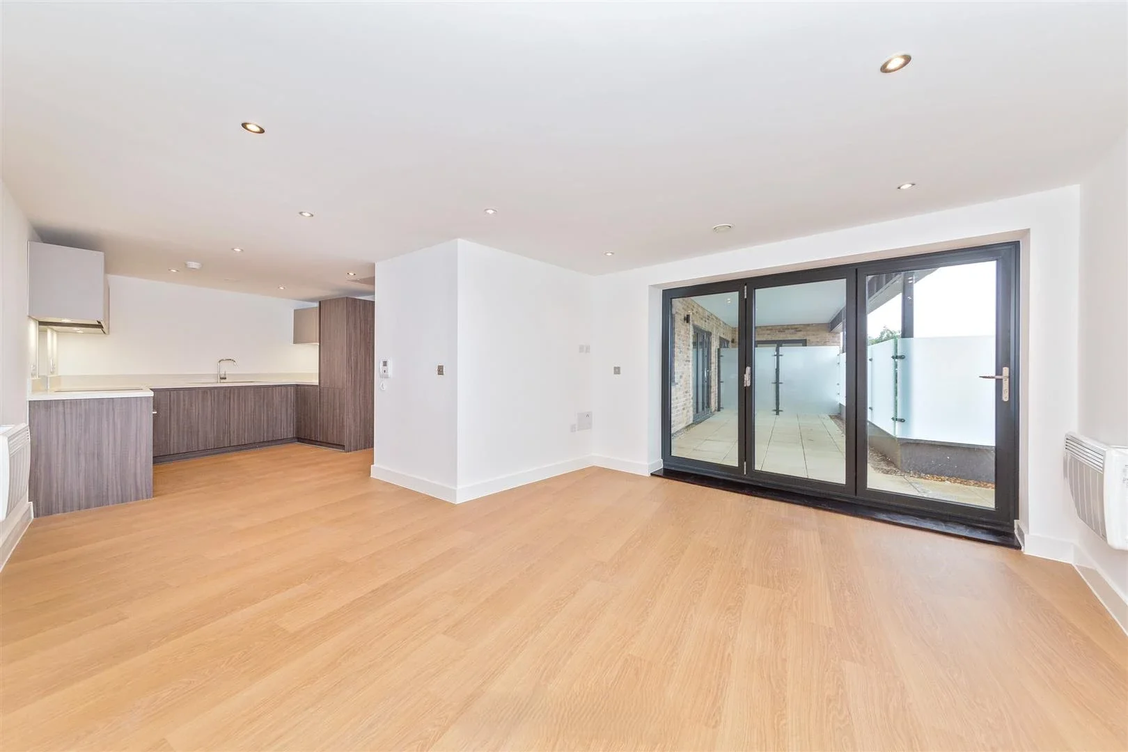 Flat Chingford Mount Road in Greater London