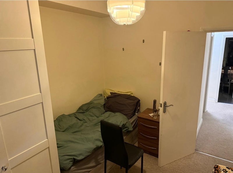 Room Harrow Road in City of Westminster