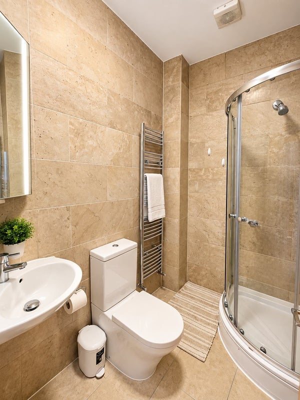 Room Calthorpe Street in Greater London