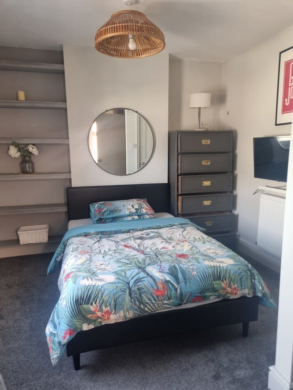 Room Beaconsfield Road in Christchurch