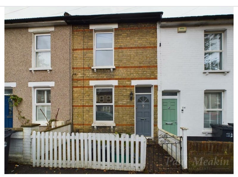 Room Crunden Road in Greater London