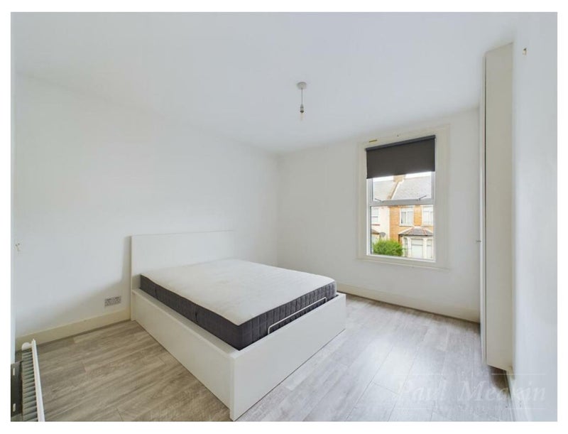 Room Crunden Road in Greater London