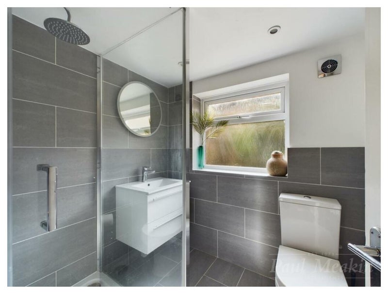 Room Crunden Road in Greater London
