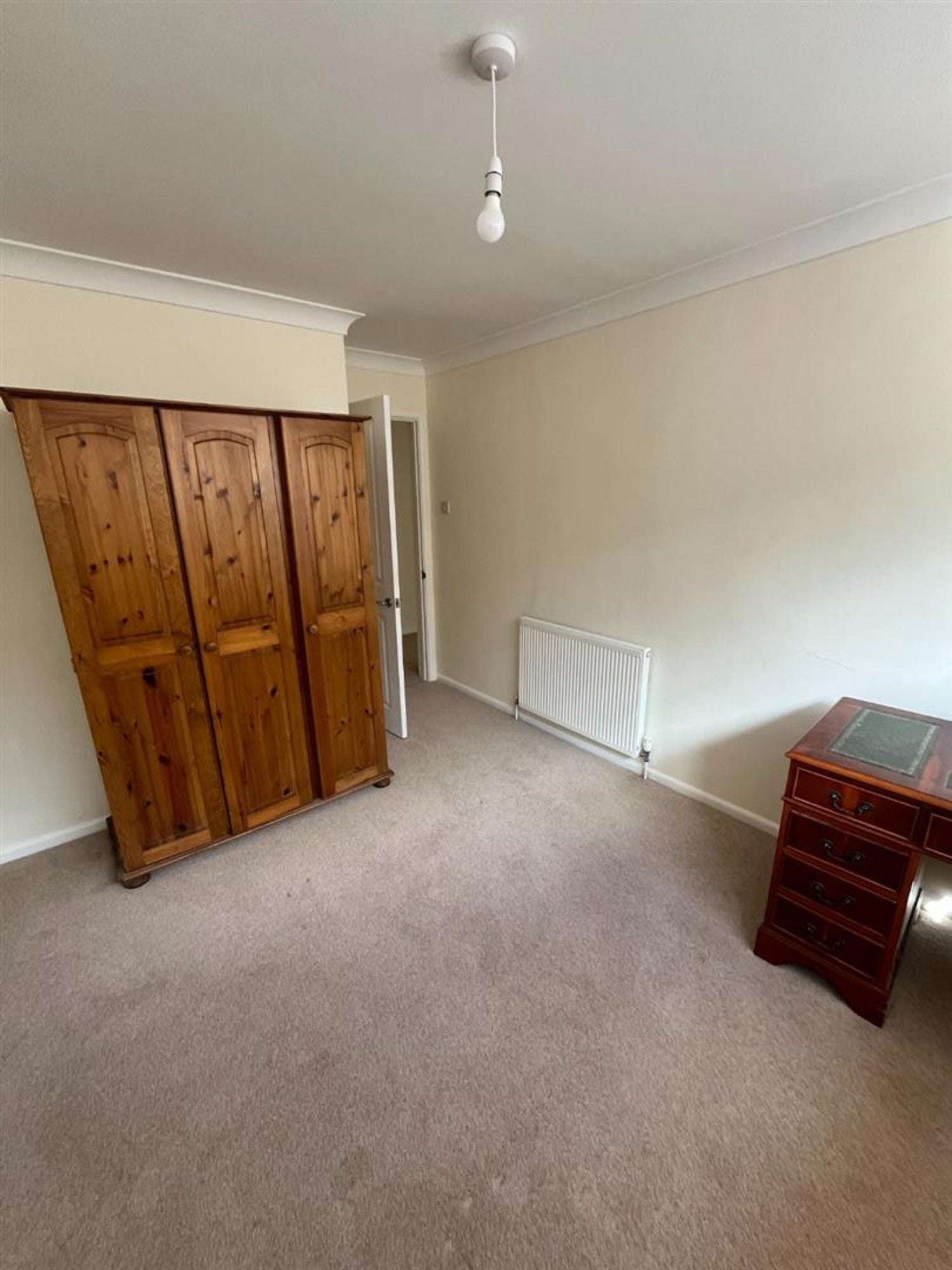 Flat Lymington Road in Highcliffe-on-Sea