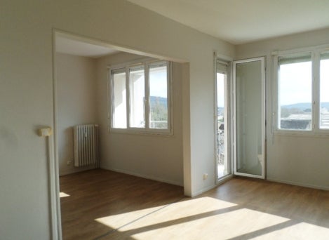Appartement Avenue Pasteur à Saint-Julien-du-Sault