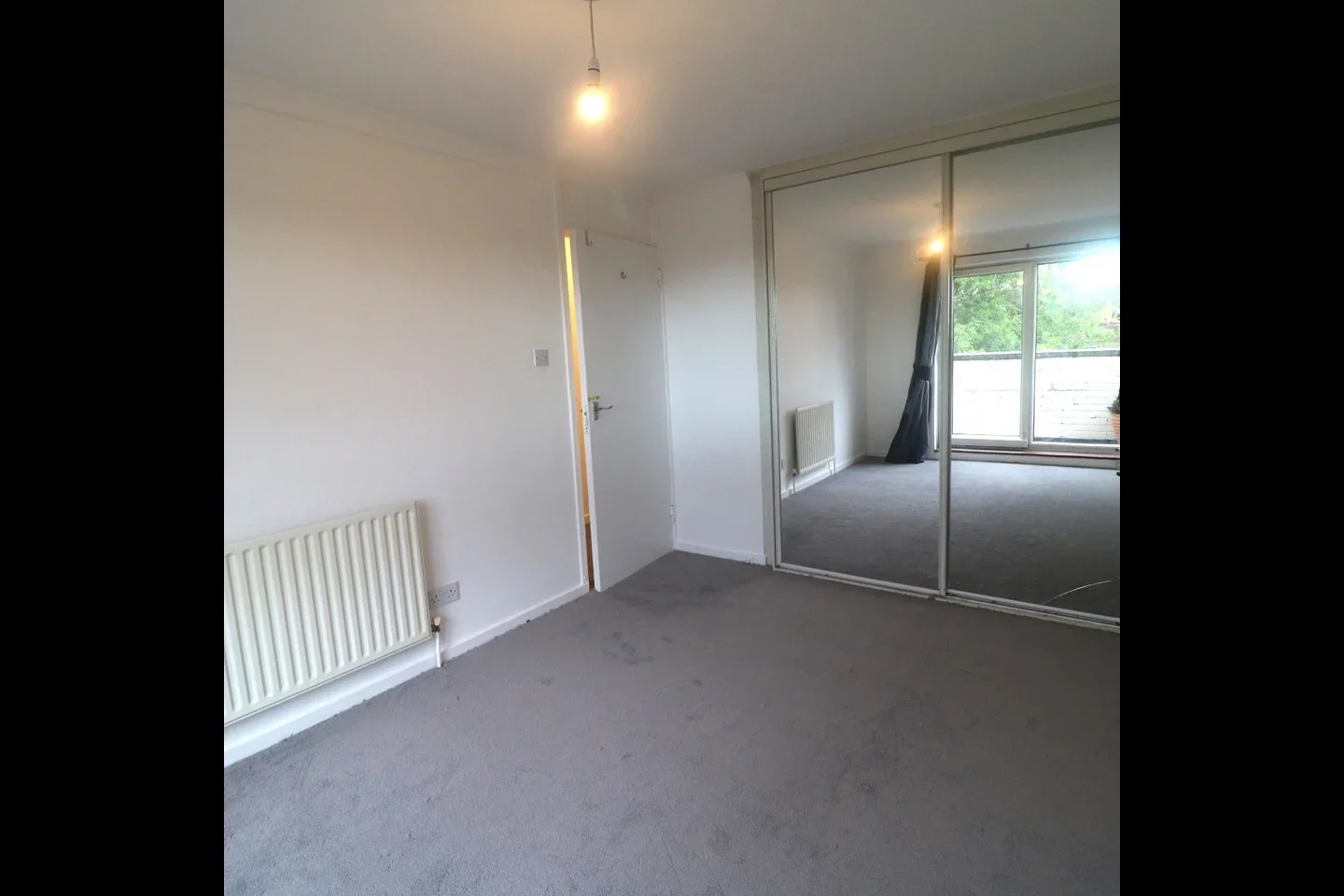 Flat Heron Court in Greater London