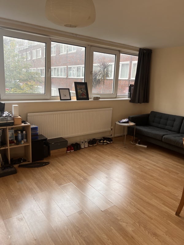 Room St Ann's Road in Greater London